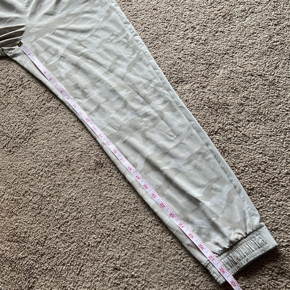 Athleta Brooklyn Textured Jogger Camo Abalone Grey Cream - Picture 10 of 10
